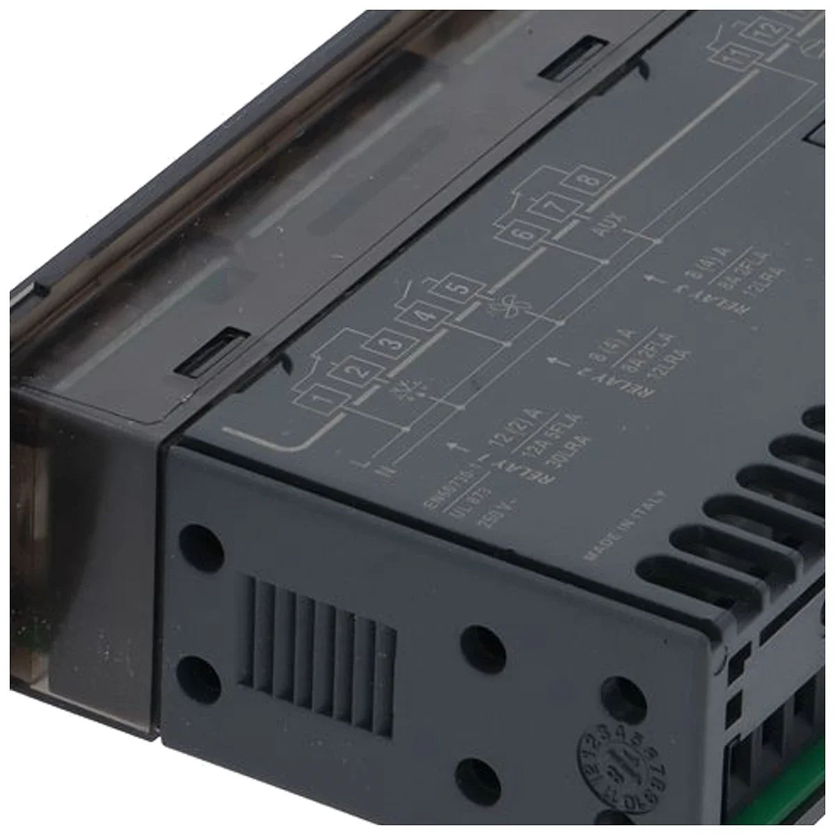Detalje af temperaturstyringens sorte ventilationsriller
