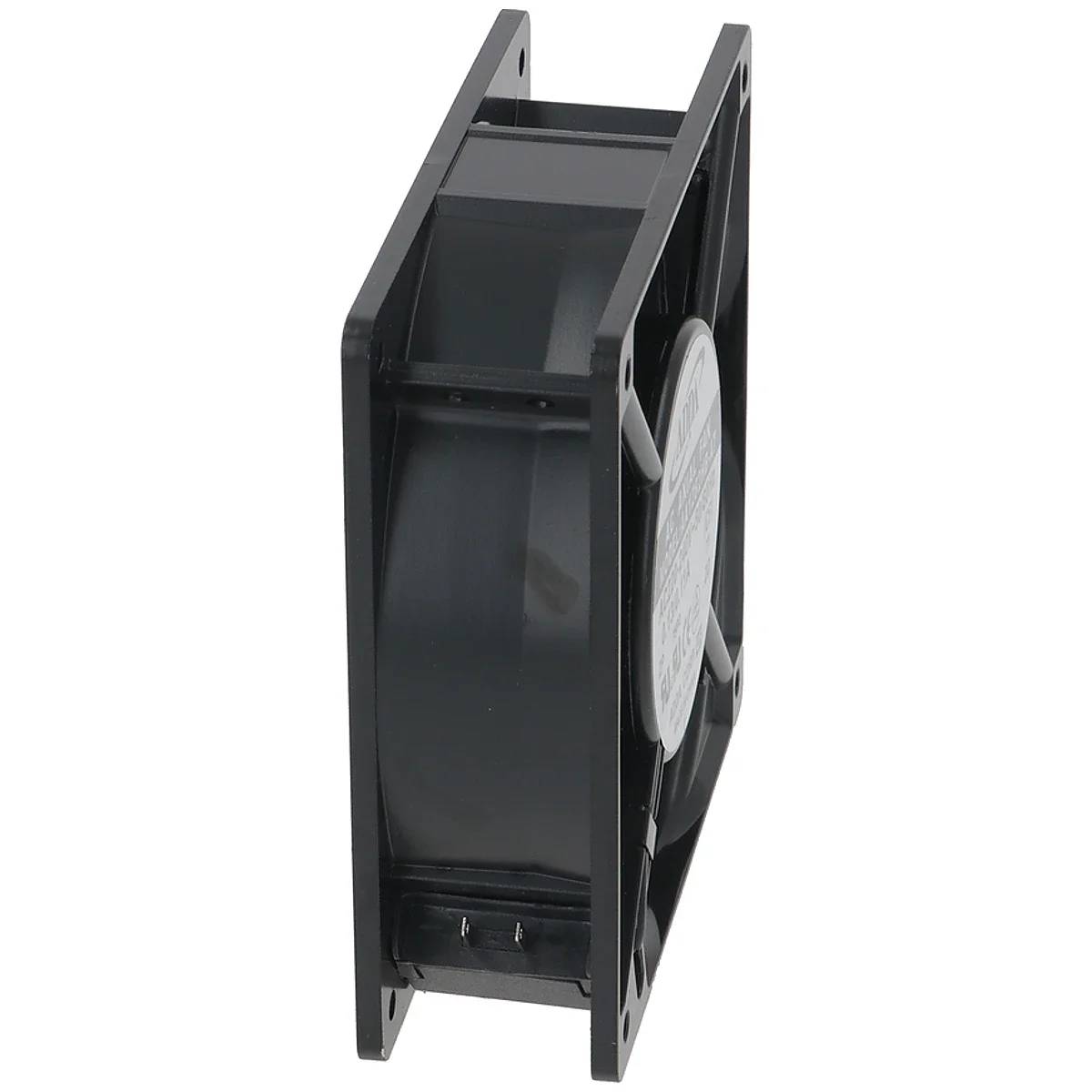 Ventilator set fra kanten med sort plastramme