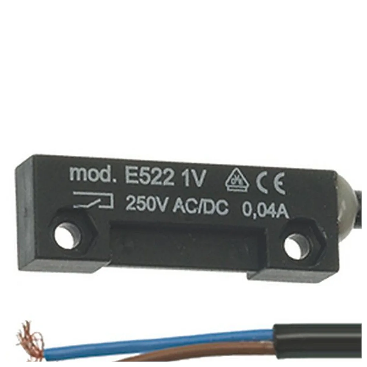 Nærbillede af typemærkningen mod. E522 1V 250V AC/DC 0,04A