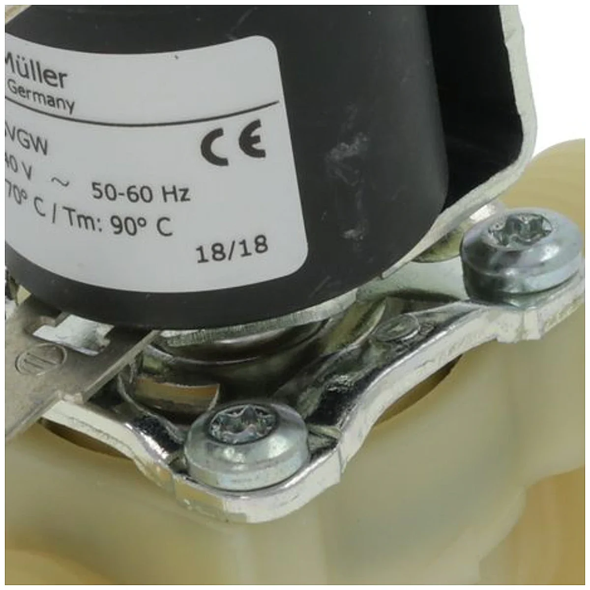 Nærbillede af spolens typeskilt med 50-60 Hz og maks. 90 °C